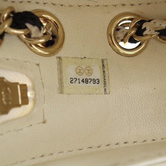 Pre-Owned *RARE, VINTAGE* Chanel La Pausa Lifesaver Crossbody Bag in Black/White - Picture 11 of 15